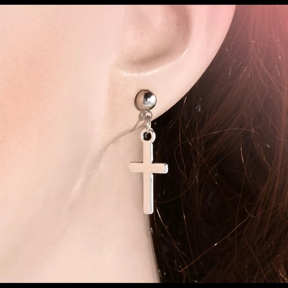 🐘NWT Stainless Steel Cross Earrings - Picture 4 of 5